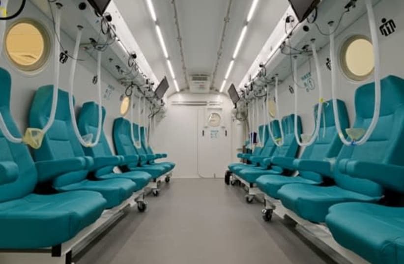 Chamber hiperbarik di Sagol Center for Hyperbaric Medicine and Research.